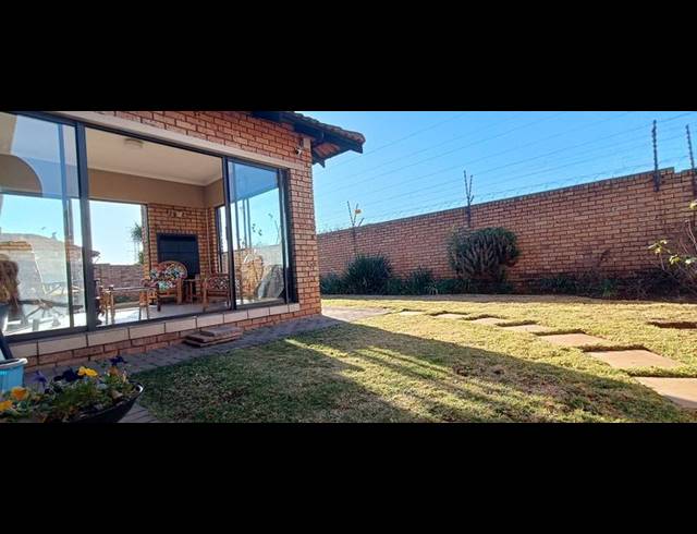 3 BEDROOM TOWNHOUSE FOR SALE IN ANNLIN